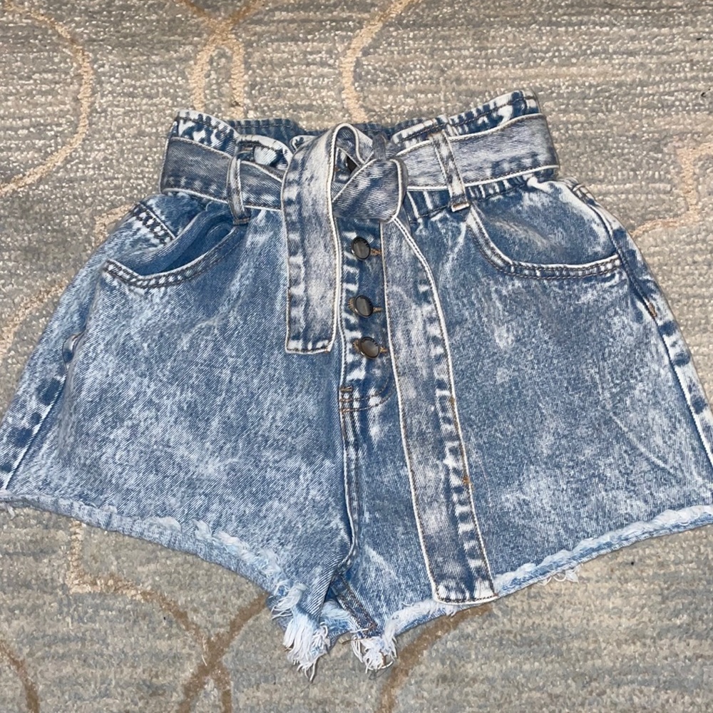 FOREVER 21 HIGH WAISTED DENIM SHORTS SIZE S